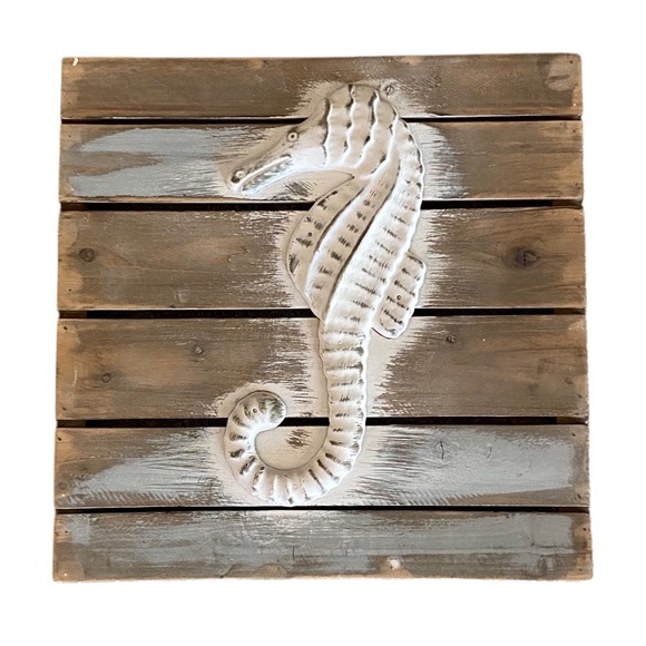 NWOT: SET OF 3 DISTRESSED WOOD “FRIENDS OF THE SEA” HANGING DECOR - Picture 2 of 7